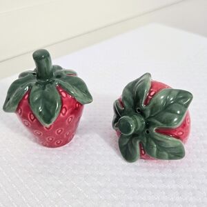 Vtg Strawberry Salt & Pepper Shakers Brinn Fruit Table Accent Food Serving